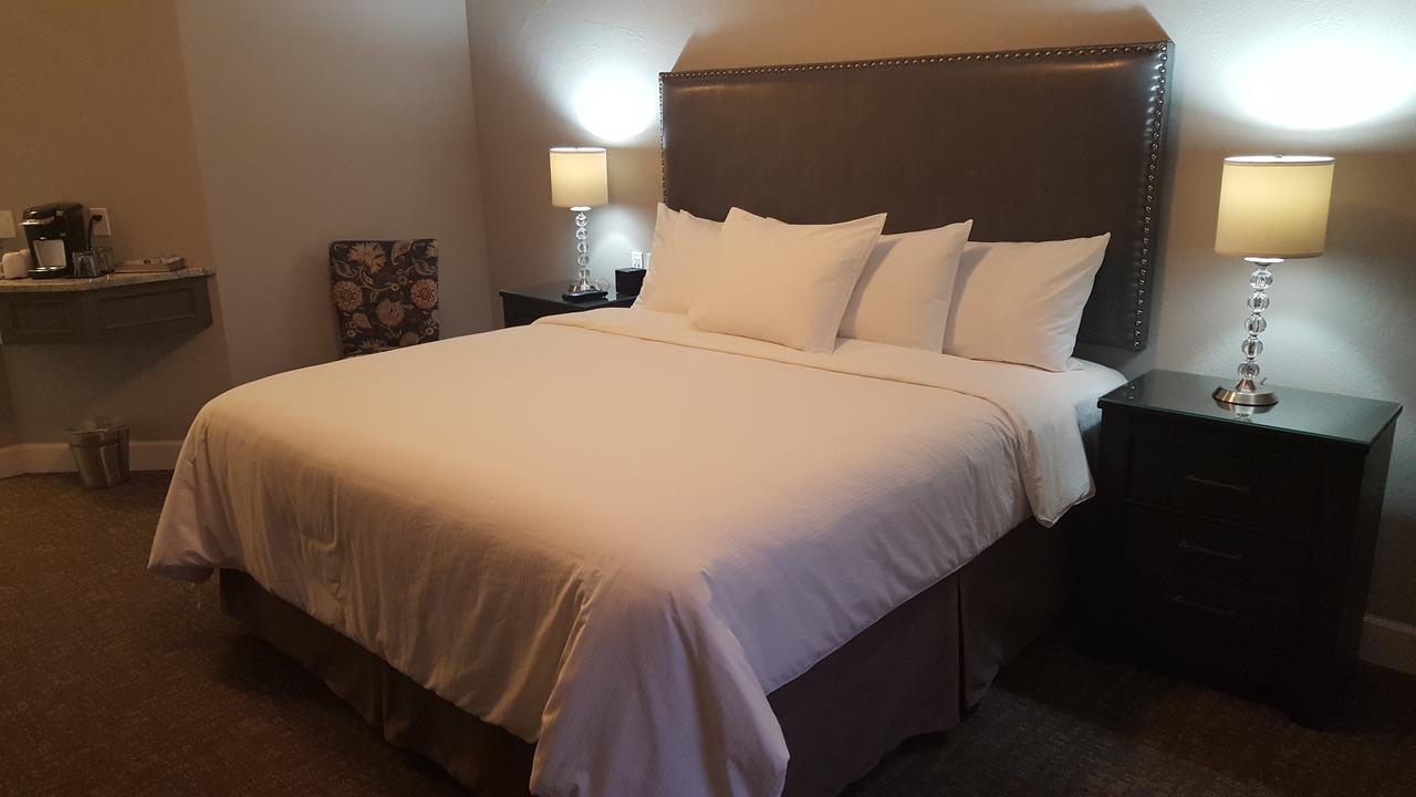 Resort At Eagle Point Golf Club Lodging 外观 照片