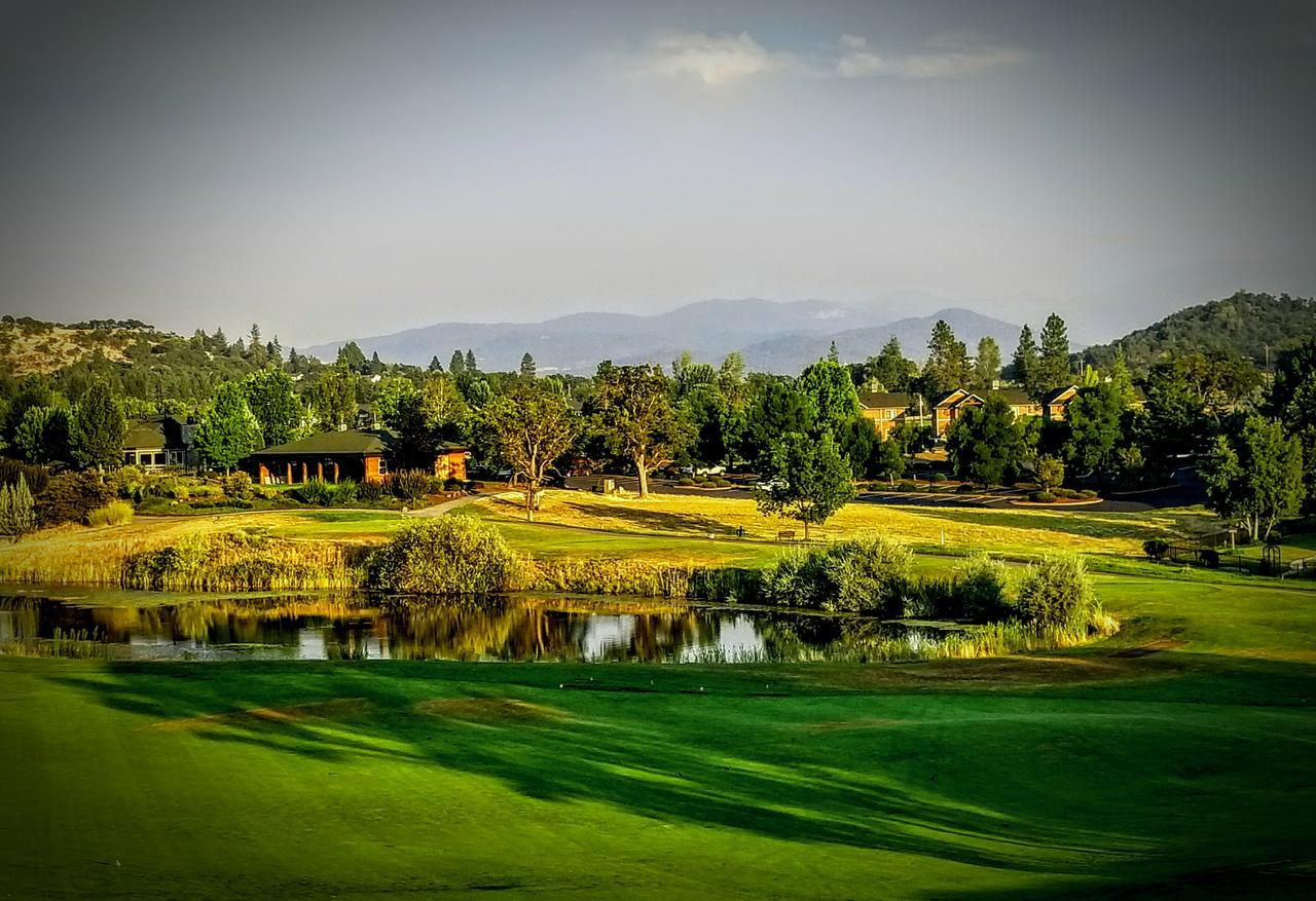 Resort At Eagle Point Golf Club Lodging 外观 照片