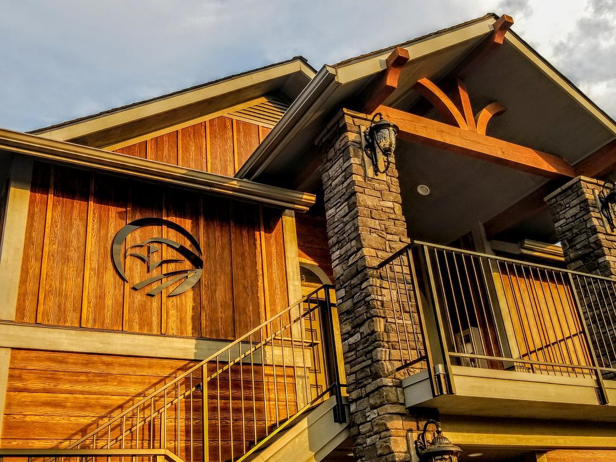 Resort At Eagle Point Golf Club Lodging 外观 照片