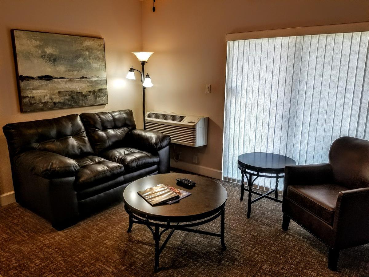 Resort At Eagle Point Golf Club Lodging 外观 照片