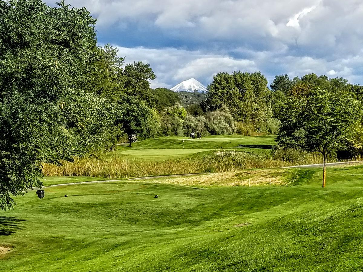 Resort At Eagle Point Golf Club Lodging 外观 照片