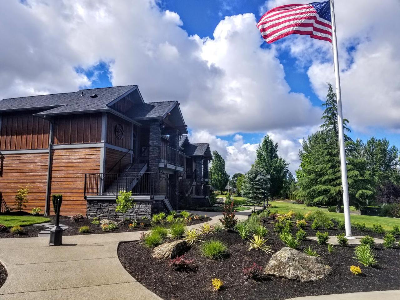 Resort At Eagle Point Golf Club Lodging 外观 照片