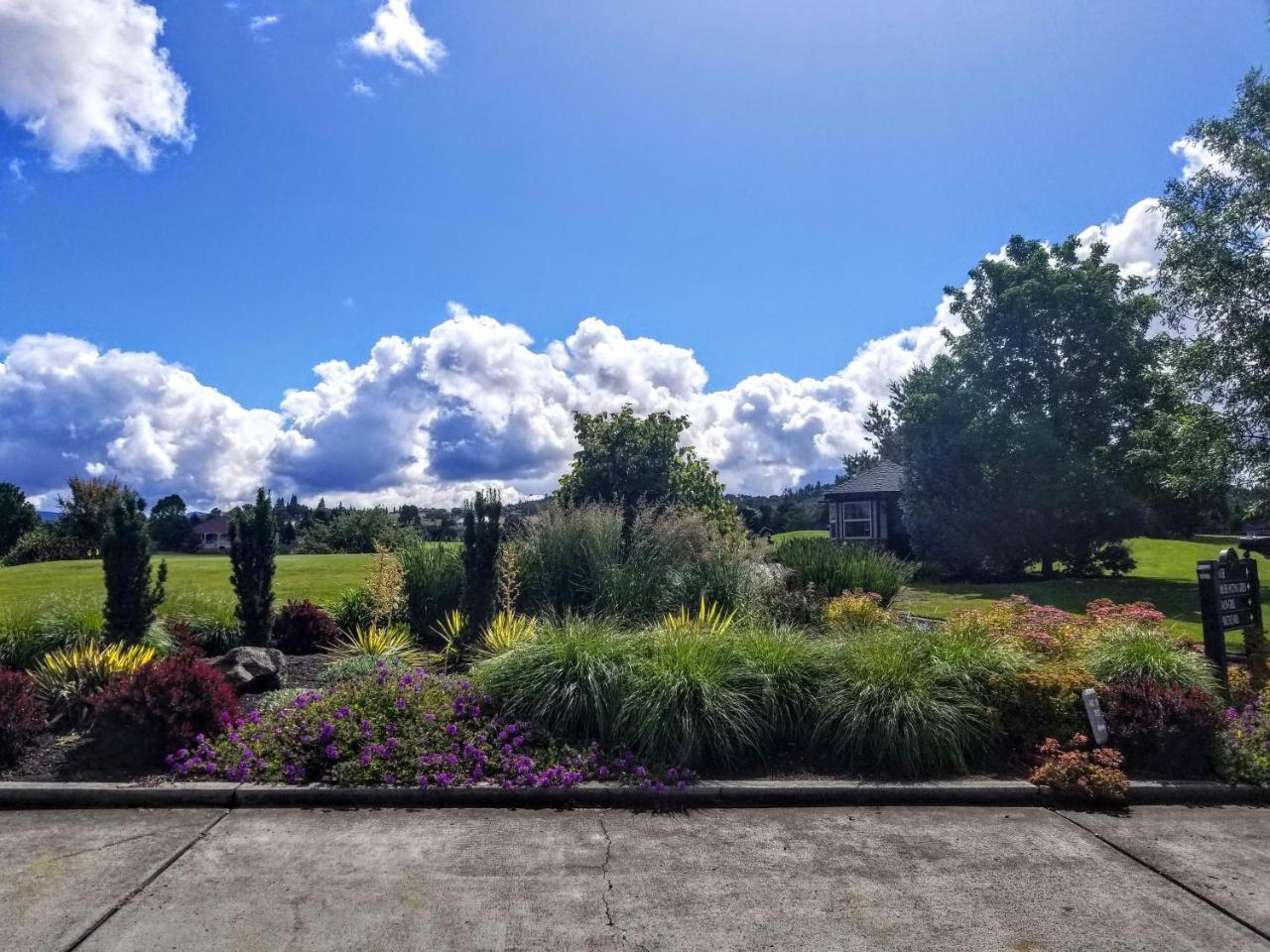 Resort At Eagle Point Golf Club Lodging 外观 照片